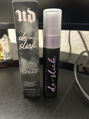 Urban Decay De-Slick Oil Control Makeup Setting Spray